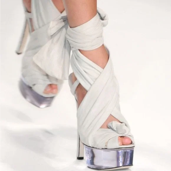 Chic Vintage White & Black Women's Stilello Heels with Lace Up Detail Size 8 - Picture 11 of 11